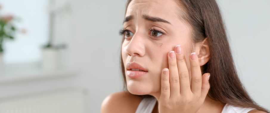 Girls with lashes falling out and onto her cheek