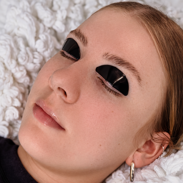 Women with eyes closed and flutterstop jelly pads applied to the eyelid